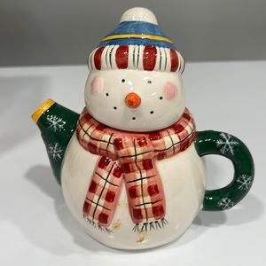 Debbie Mumm vintage winter snowman mini teapot. It is 6 x 6 inches NWOT